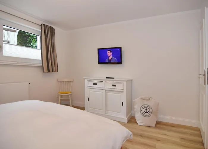 Luv &amp Lee, Whg 2 ווסטרלנד